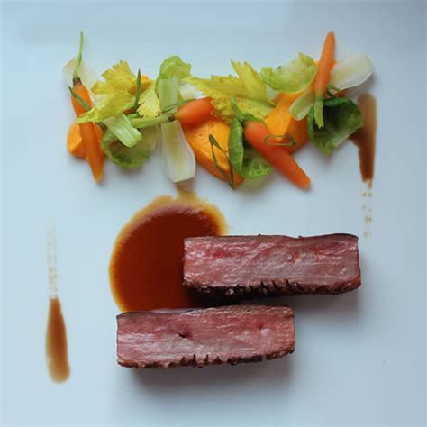 Filet de canette rôti aux 5 baies purée de carottes gingembre et