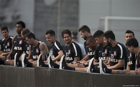 Pato E Trio Que Pode Sair Tim O Faz Treinos F Sicos Em Dois