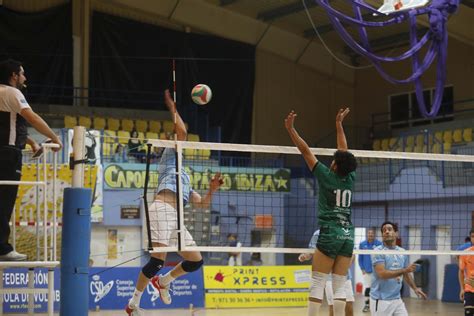 Fotogalería El partido entre la UD Ibiza Volley y el Extremadura 0 3