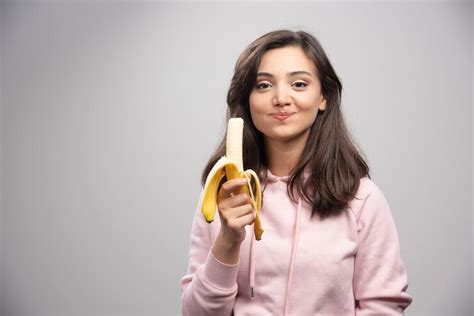 Comer Banana à Noite Uma Boa Escolha Para Sua Saúde