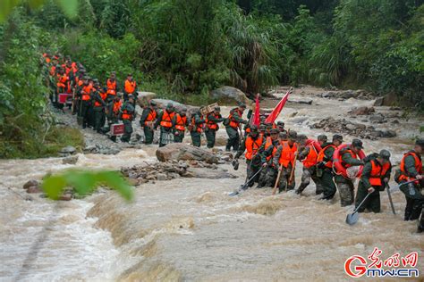 武警广东总队韶关支队300名官兵紧急投入江湾镇抗洪抢险救援 光明网