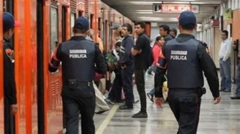 Como Una Escena De Pel Cula Hombres Se Enfrentan En Vag N Del Metro