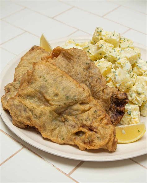 ESCALOPES CON ENSALADA DE PAPA Y HUEVO Cocineros Argentinos