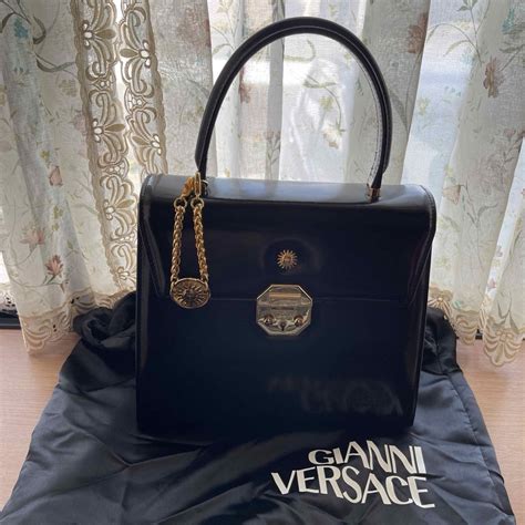 Versace 極・美品！versaceヴェルサーチサンバーストモチーフロゴ ミニトートバッグの通販 By Kiita333s Shop