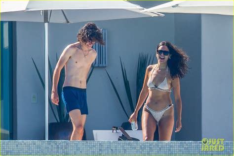 Timothee Chalamet & Eiza Gonzalez Pack on the PDA & Kiss in Mexico - See Every Photo!: Photo ...