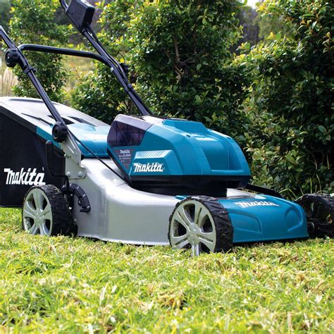 Аккумуляторная газонокосилка Makita DLM460Z без АКБ купить. Japan Tools ...