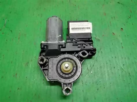 1K4839401E MOTEUR LÈVE GLACE arrière gauche pour VOLKSWAGEN GOLF V 2003