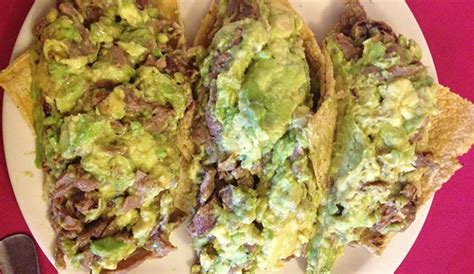 Tacos De Bistec Con Aguacate Chilango