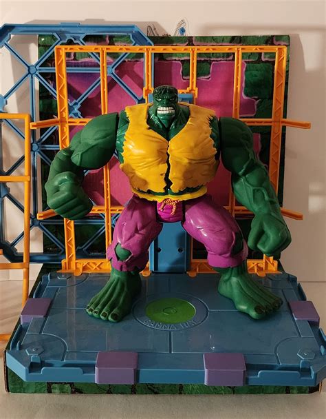 Toy Biz Incredible Hulk Electronic Rage Cage Action Figure Playset