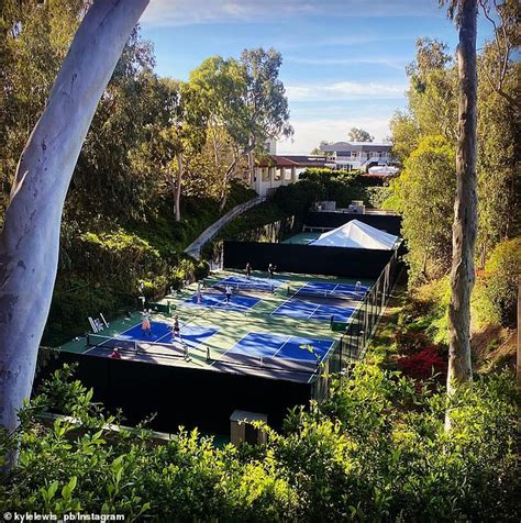 Friends Star Matthew Perry S Body Was Not In His Hot Tub For Long Before He Was Found Dead By