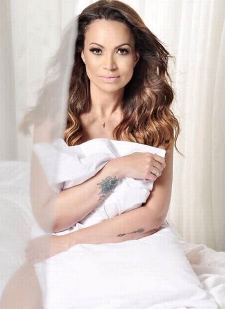 Solange Almeida Mostra Boa Forma E Sensualidade Em Campanha De Lingerie