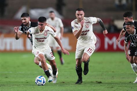 Universitario perdió 2 1 con Corinthians y quedó eliminado de la