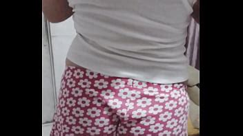 AuroraEstelar Orina y se masturba mientras se baña XVIDEOS