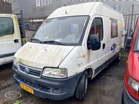 La Incre Ble Colecci N De Coches Oculta En Una Iglesia Que Se Pone A La