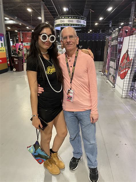 TW Pornstars ChickPass XBiz Miami May Twitter I Got To Chat With Latina Hottie Lucy