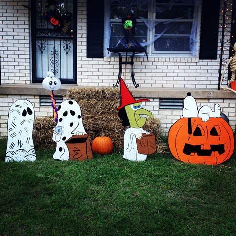 Our It S The Great Pumpkin Charlie Brown Yard Art We Made Halloween Yard Decorations