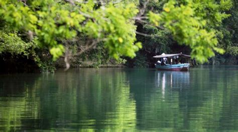 Cruising along the Hiji River