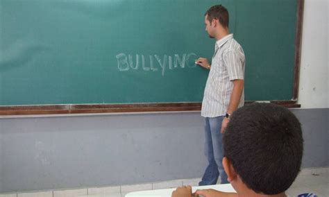 Quatro adolescentes são condenados na França por bullying contra estudante gay que se suicidou