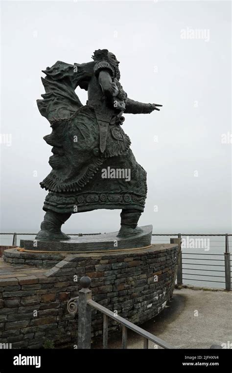 St brendan statue hi-res stock photography and images - Alamy