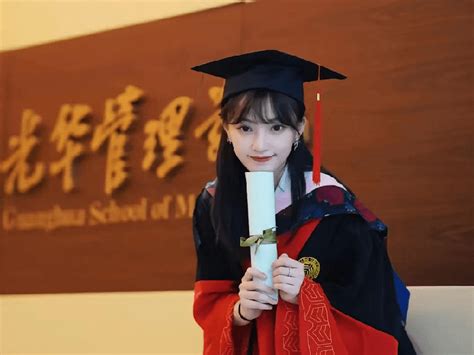 Sở hữu nhan sắc mãi mãi tuổi đôi mươi cô giáo hot girl luôn bị tưởng lầm là học sinh bởi vẻ