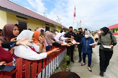 FOTO Presiden Jokowi Resmikan Huntap Pascabencana Seroja Di Provinsi NTB