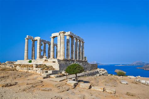 8 Most Famous Landmarks in Greece - Traveluto