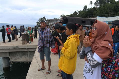 Pencarian Penumpang KM Sinar Bangun Dilanjutkan Dengan Helikopter