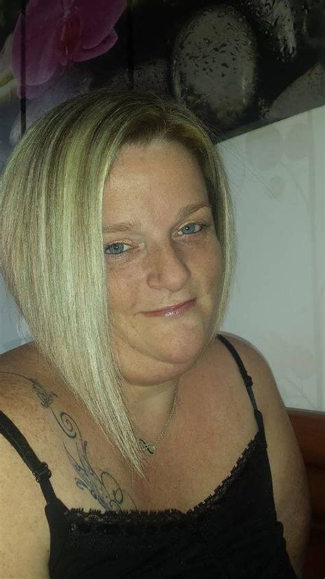 Maman ronde et voluptueuse blonde au regard azur pour une belle rencontre à Avignon