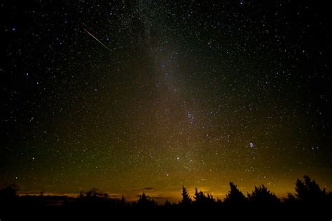 Galerie foto Imagini superbe din toată lumea cu Perseidele ploaia