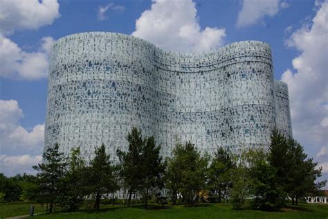 10 Examples Of Innovative Facade Design Solutions RTF Rethinking