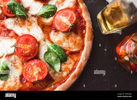 Traditional margarita pizza Stock Photo - Alamy