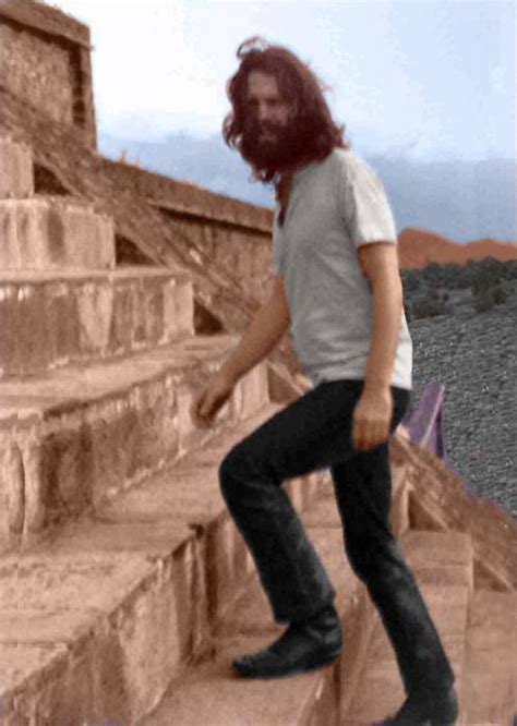 Jim Morrison Na Pir Mide Da Lua Em Teotihuacan The Doors No M Xico