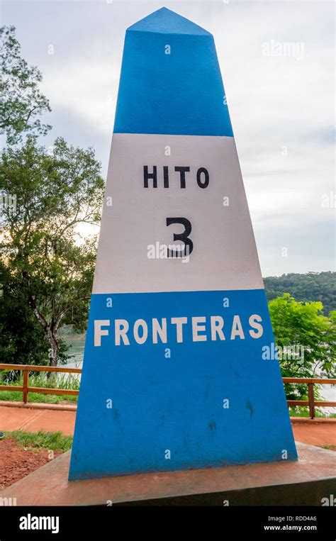 Argentina Paraguay Border Wall : Smuggling Is Rife On Friendship Bridge ...