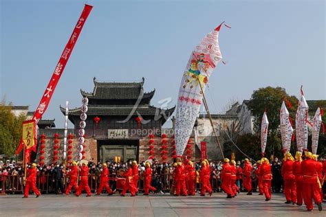 安徽歙县：民俗展演迎新春 人民图片网