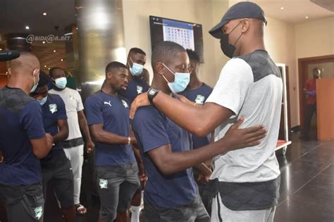 La marche des éléphants avant le match contre la Guinée Équatoriale