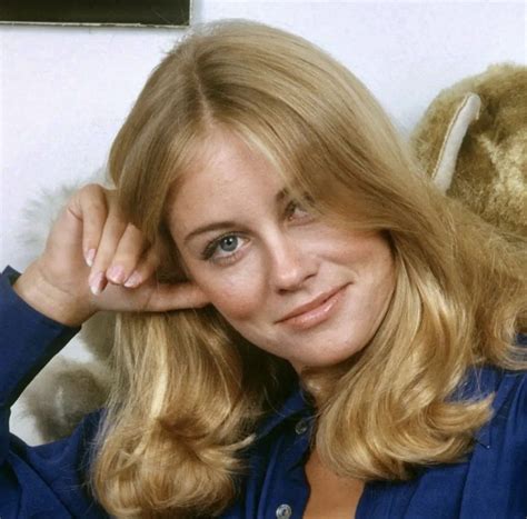 Pin By Vicky History On Cybill Shepherd 1970s Hairstyles Blonde Actresses Most Beautiful Faces