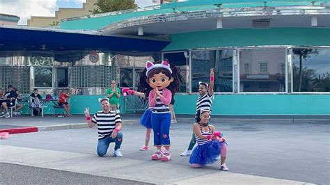 PHOTOS VIDEO New Gabby S Dollhouse Dance Party Debuts At Universal