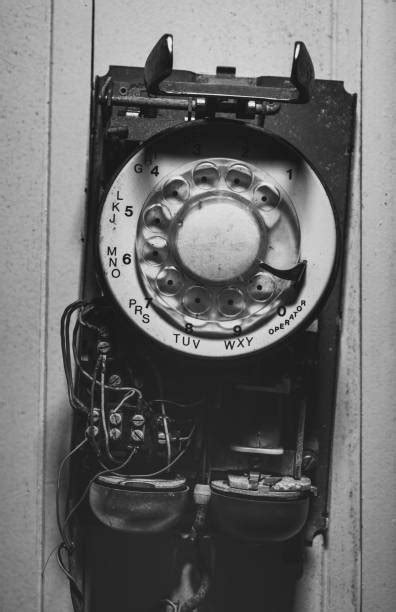 60 Telephone Broken Old Rotary Phone Stock Photos Pictures And Royalty