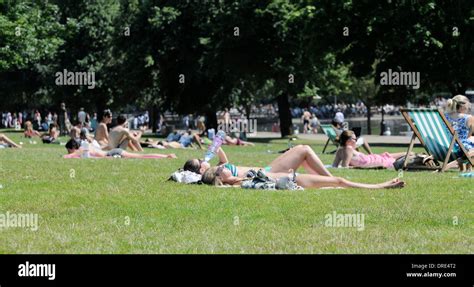 People Enjoy The Hot Weather In Hyde Park London England Stock Photo Alamy