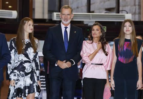 Premios Princesa De Asturias 2023 La Familia Real Ovacionada A Su Llegada A Asturias El