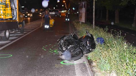 Reggio Emilia Incidente In Circonvallazione Giovane Perde Una Gamba