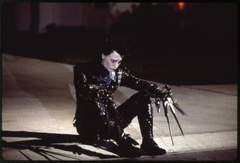 Edward Scissorhands Plot