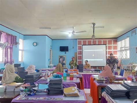 Sosialisasi Penggunaan Buku Digital Dan Pembuatan Media Pembelajaran