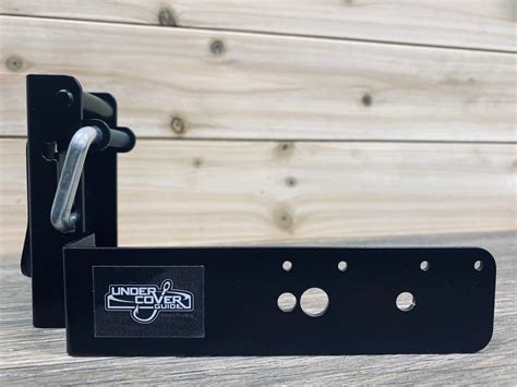 UnderCover Guide Universal Rattle Wheel and Fish Alarm Mount - 371