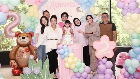 Adu Gaya Aurel Hermansyah Ashanty Dan Krisdayanti Dengan Busana