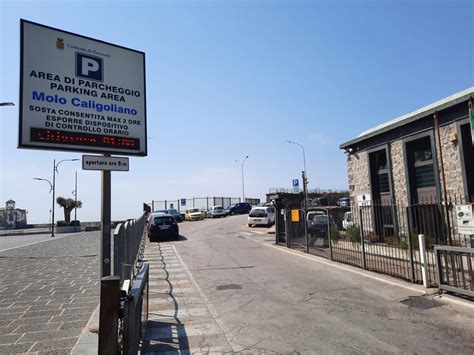 POZZUOLI Il parcheggio gratuito al Molo Caligoliano resterà aperto