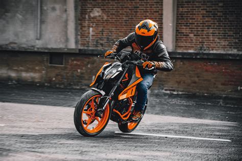 馬力加08匹、全新搖臂副車台、懸吊電控升級！2024 Ktm 390 Duke 海外發表 Supermoto8