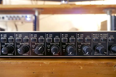 Behringer UMC1820 Audio Interface Review (with Audio Samples)