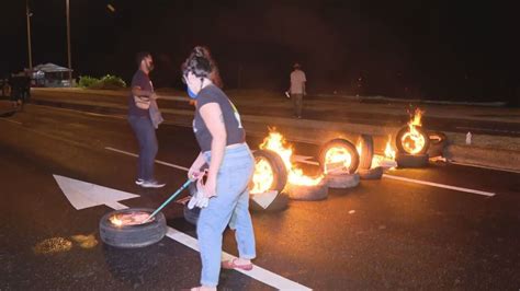 Grupo Faz Protesto Em Frente Ao Quiosque Em Que Mo Se Foi Morto