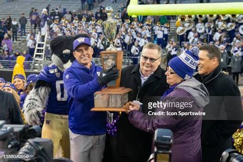 Apple Cup Washington Photos and Premium High Res Pictures - Getty Images